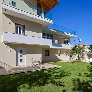 Mimani 2 Villa Berat
